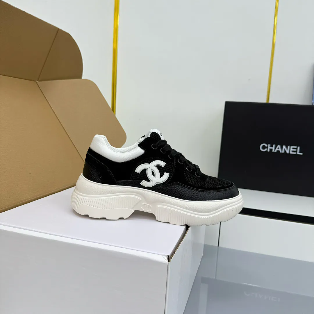 👟👟Ex-factory price 620👟👟 Chanel bread shoes ~ original calfskin panda shoes Chanel 25C latest hot style panda black and white sports shoes casual sneakers Xiaoxiang hot item classic black and white panda color coco girls must pay Fabric: original custom mixed sheepskin lining: original imported breathable mesh lining outsole: Original molded rubber + TPU combination Size: Women's 35-41